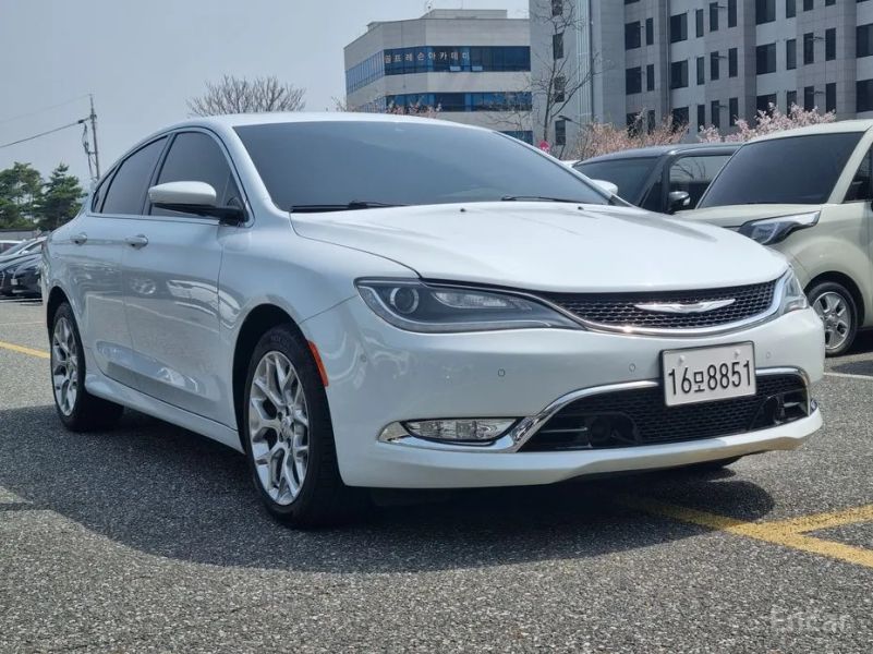 Chrysler 200