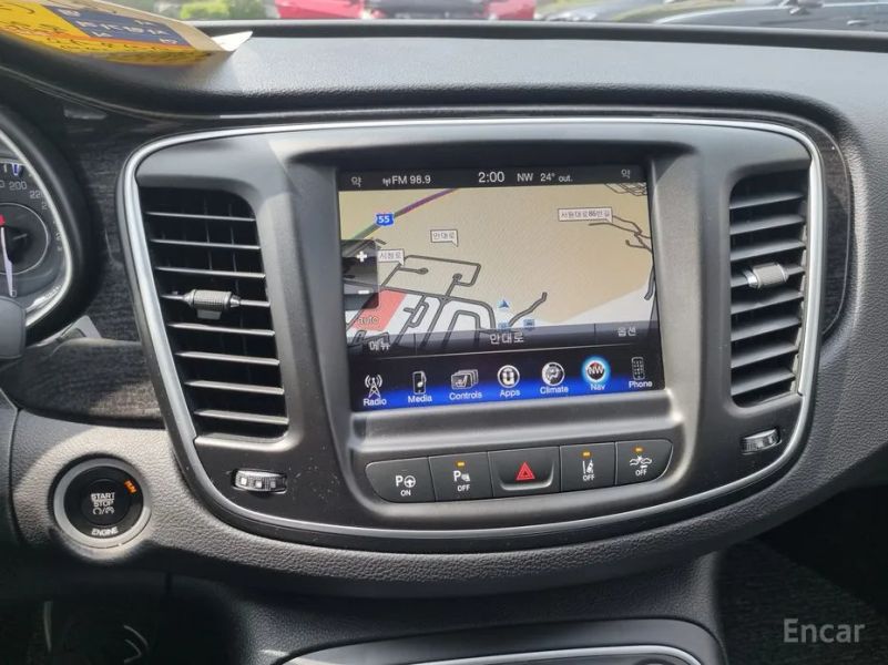 Chrysler 200