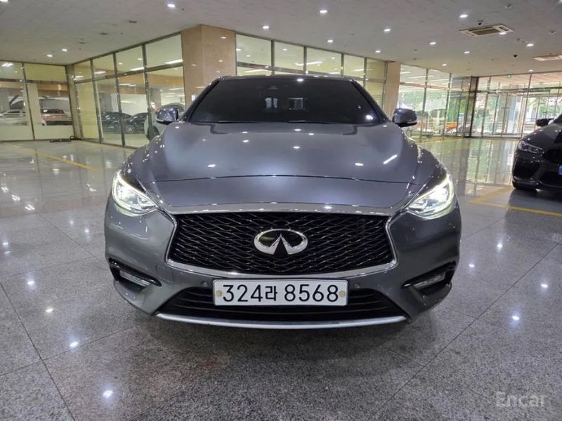 Infiniti Q30