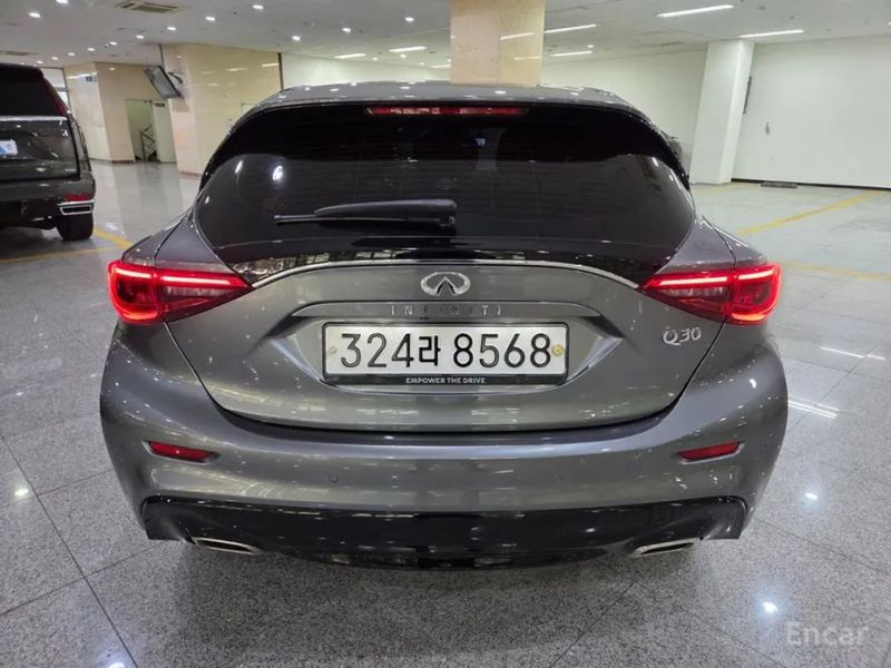 Infiniti Q30