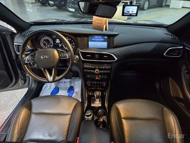 Infiniti Q30