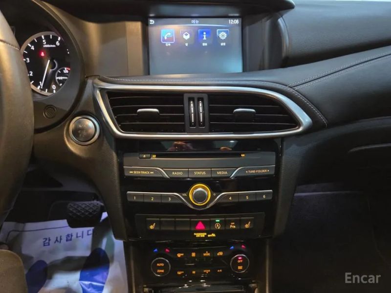 Infiniti Q30
