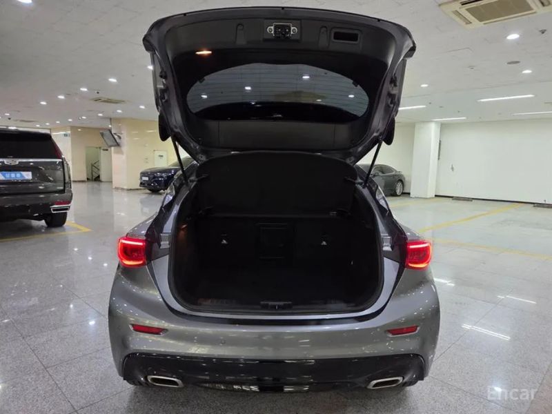Infiniti Q30