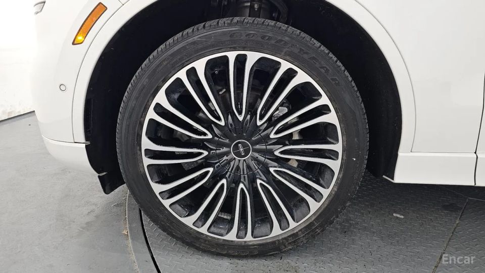 Lincoln Aviator