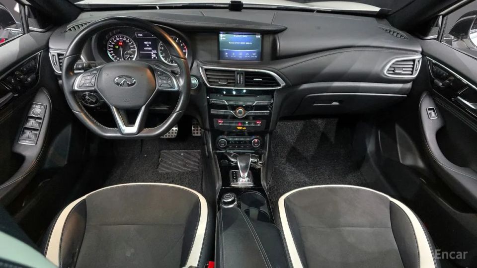 Infiniti Q30