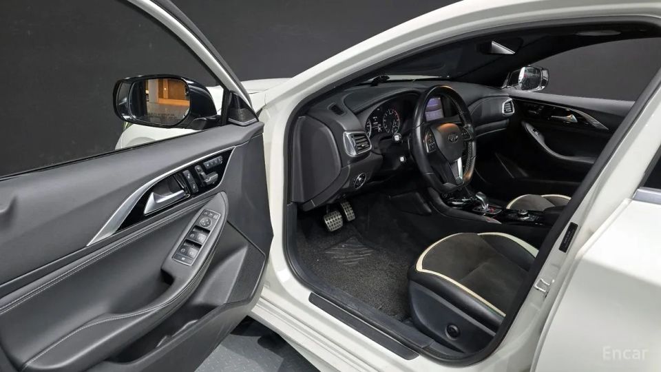 Infiniti Q30