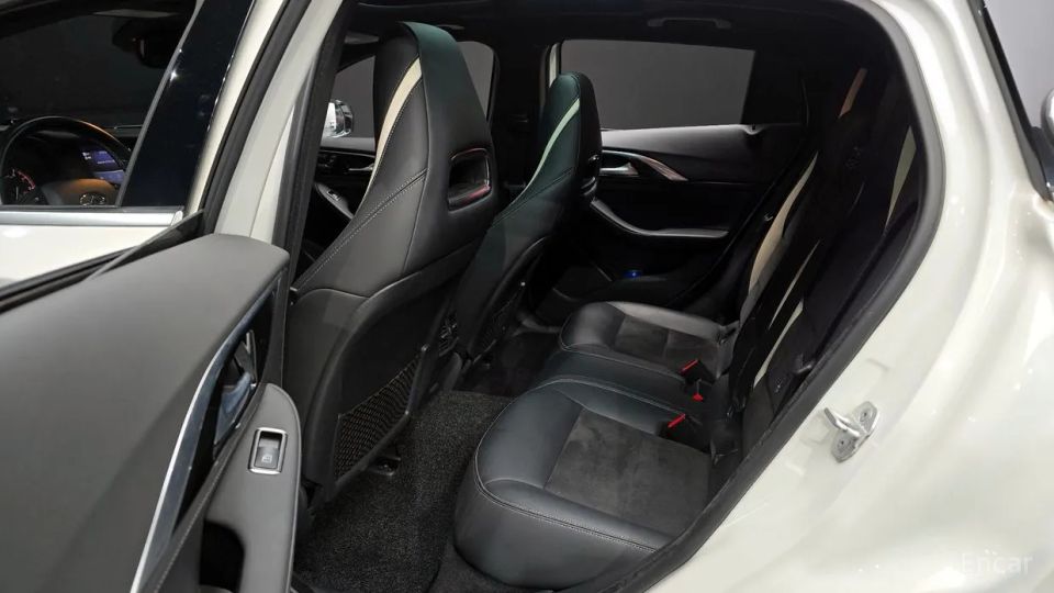 Infiniti Q30