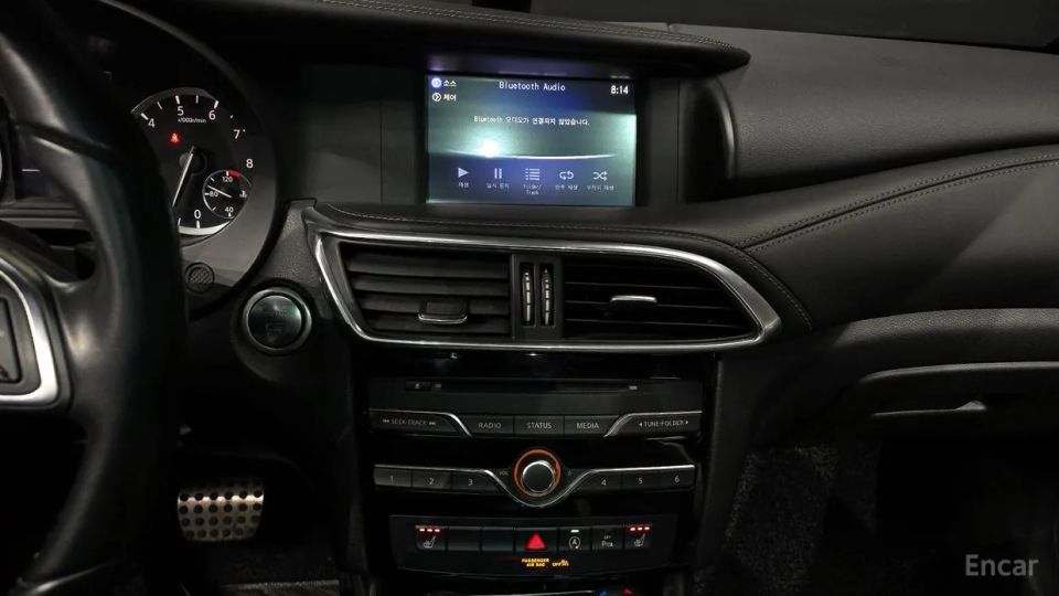Infiniti Q30