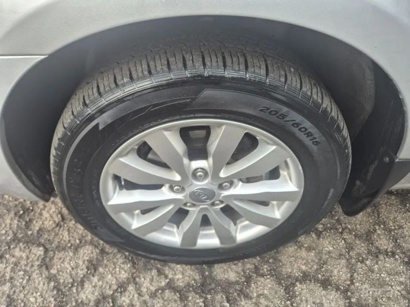 Kia Carens