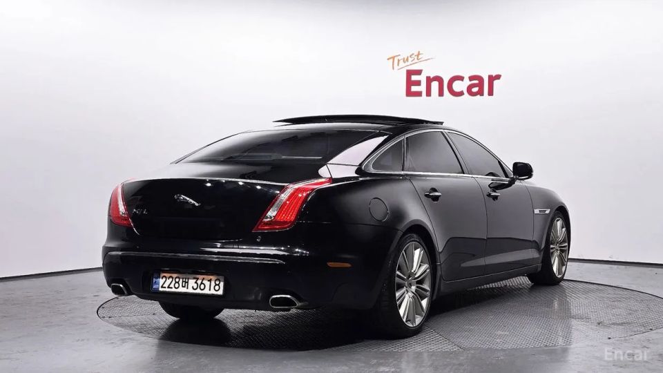 Jaguar XJ