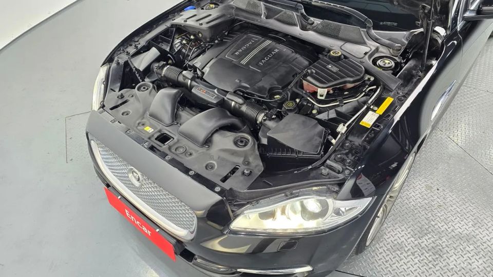Jaguar XJ