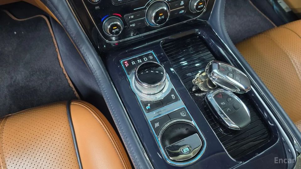 Jaguar XJ