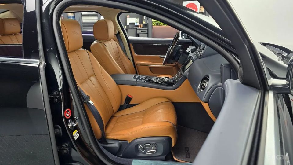 Jaguar XJ