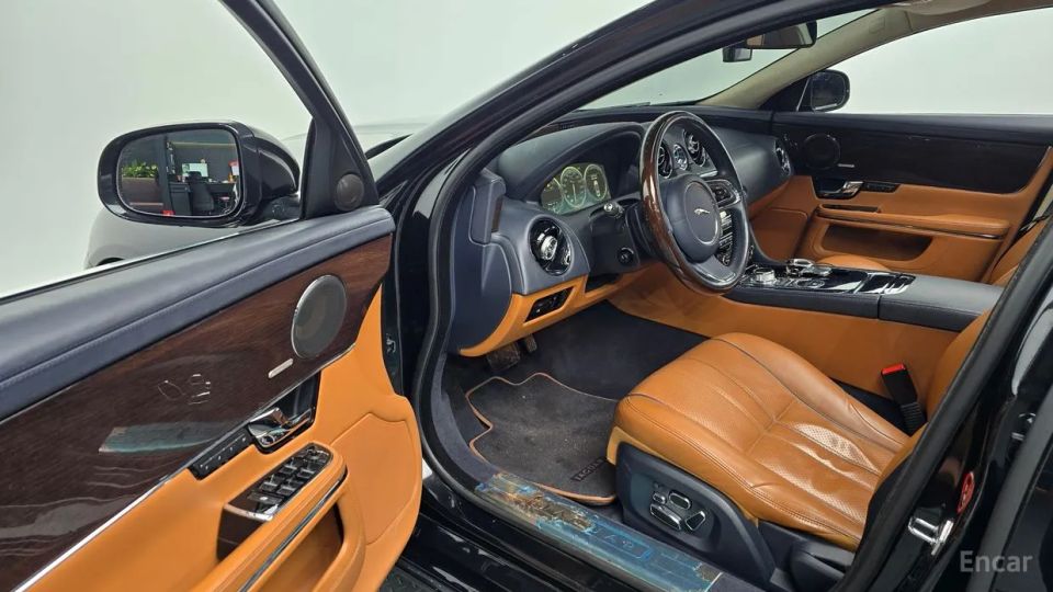 Jaguar XJ