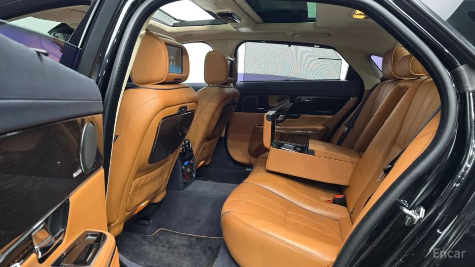 Jaguar XJ