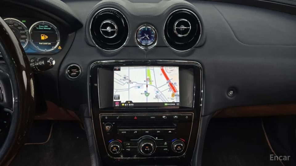 Jaguar XJ