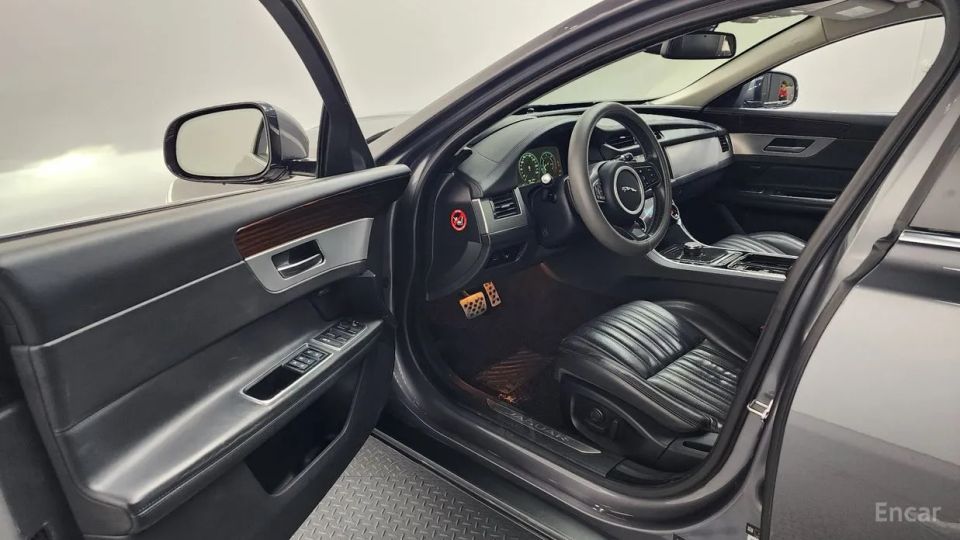 Jaguar xf