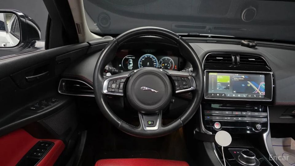 Jaguar XE
