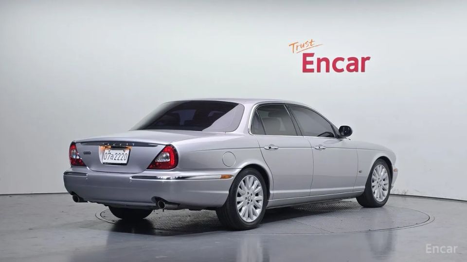 Jaguar XJ-6
