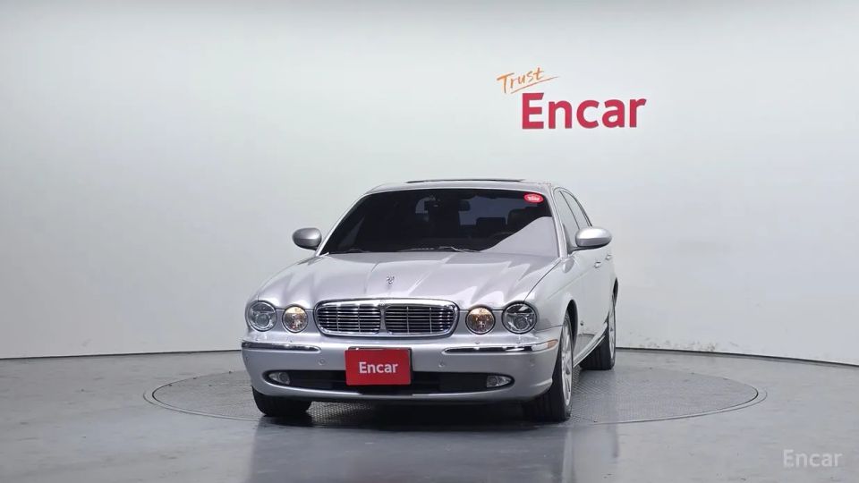 Jaguar XJ-6