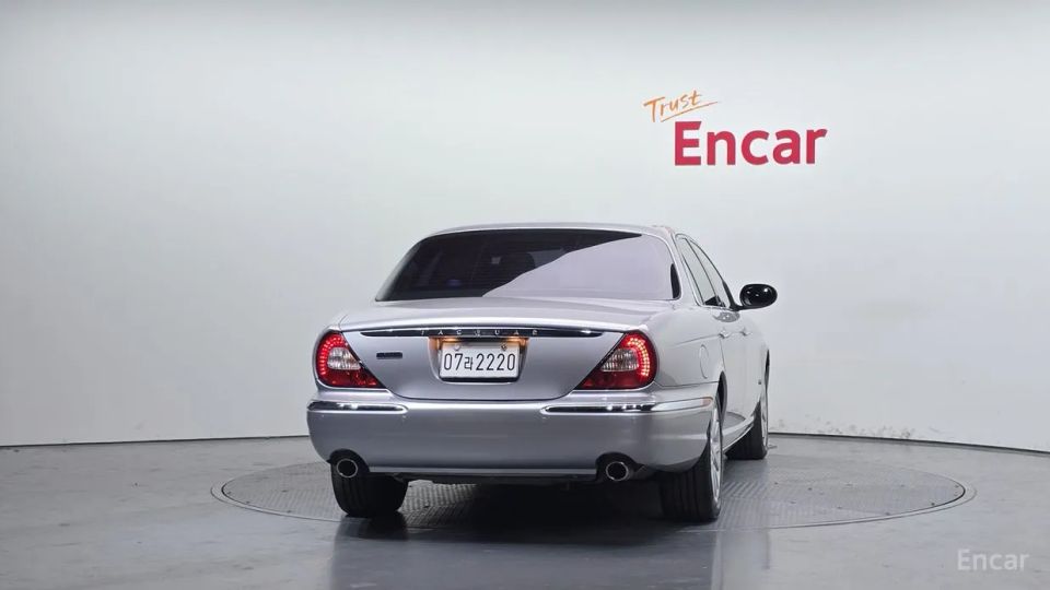 Jaguar XJ-6