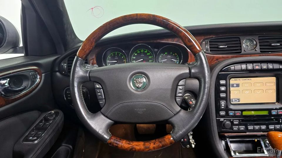 Jaguar XJ-6
