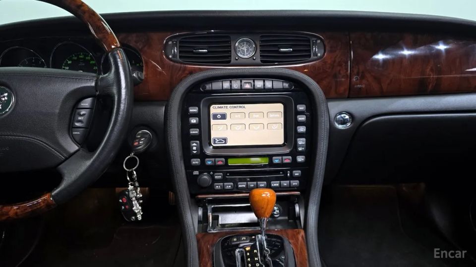 Jaguar XJ-6