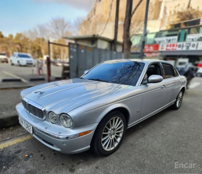 Jaguar XJ-8