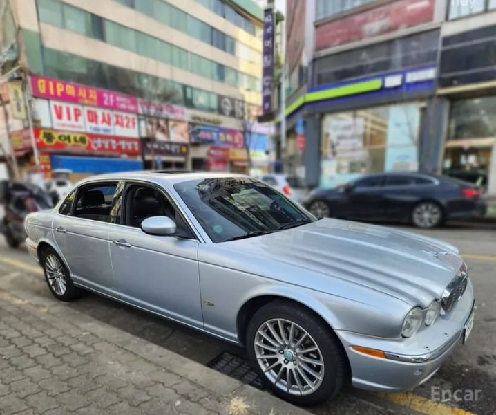 Jaguar XJ-8