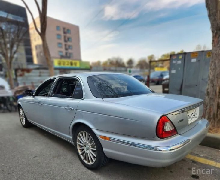 Jaguar XJ-8