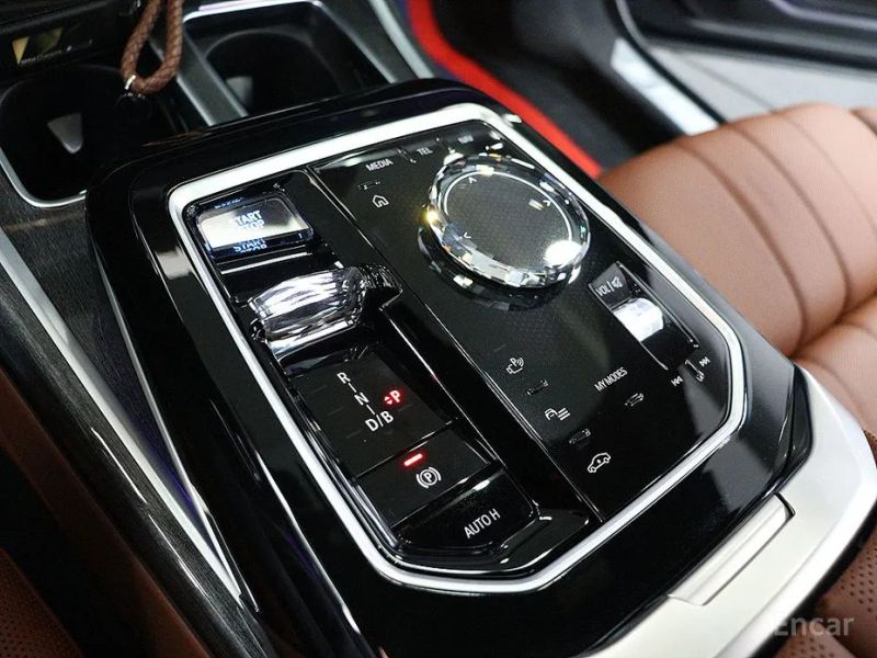 BMW i7
