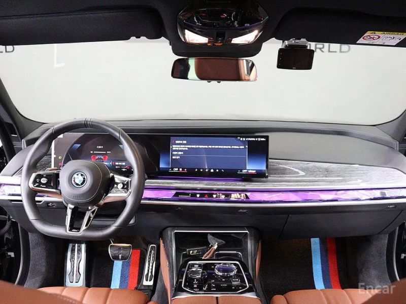 BMW i7