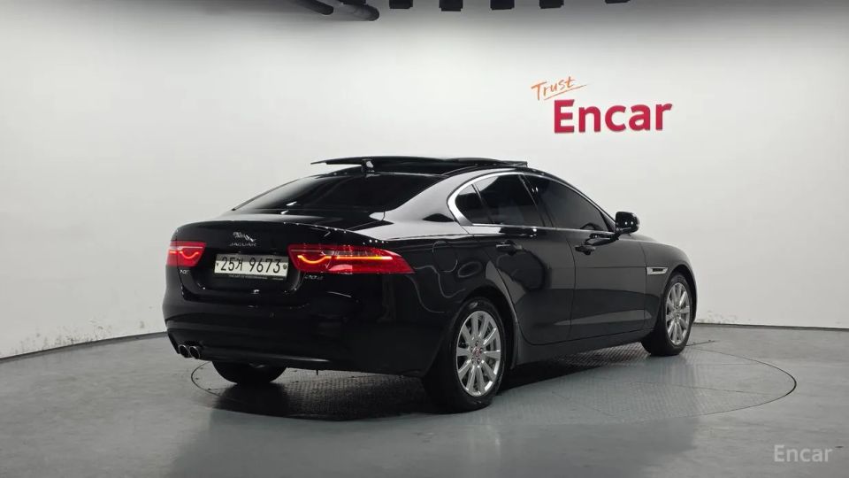 Jaguar XE