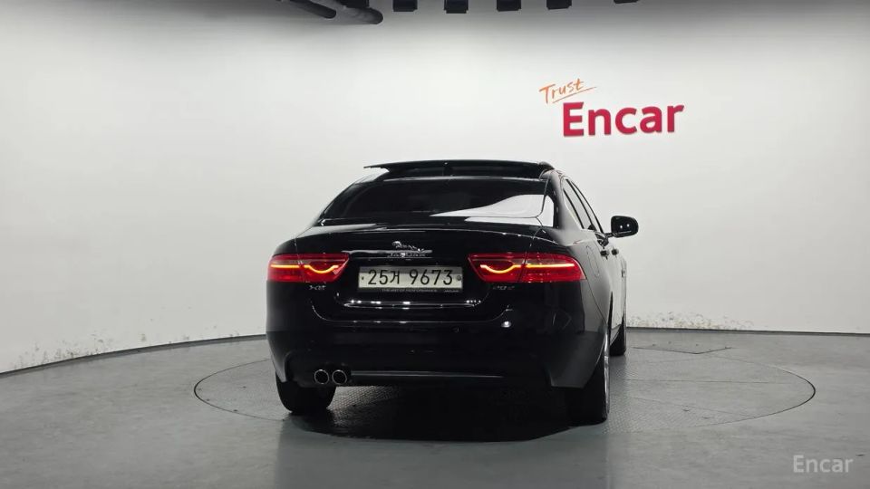 Jaguar XE