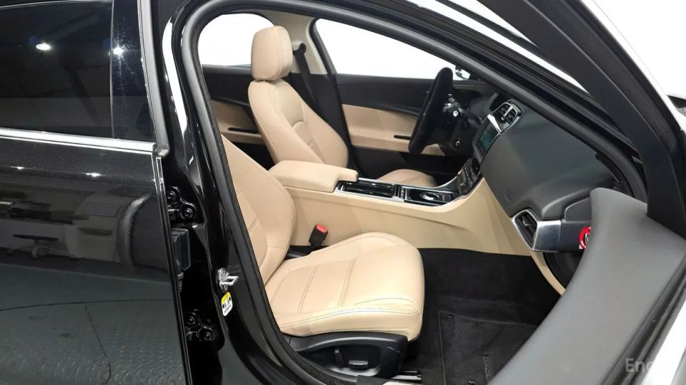 Jaguar XE