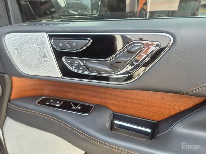 Lincoln Navigator