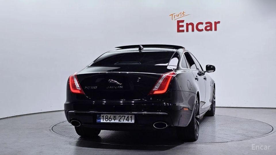 Jaguar XJ
