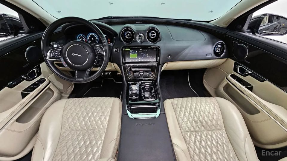 Jaguar XJ