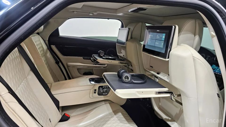 Jaguar XJ