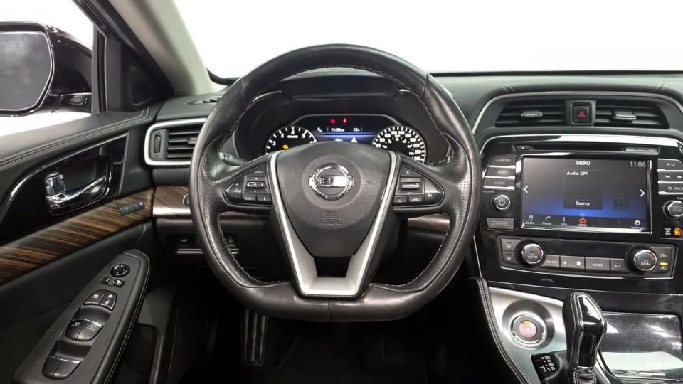 Nissan Maxima
