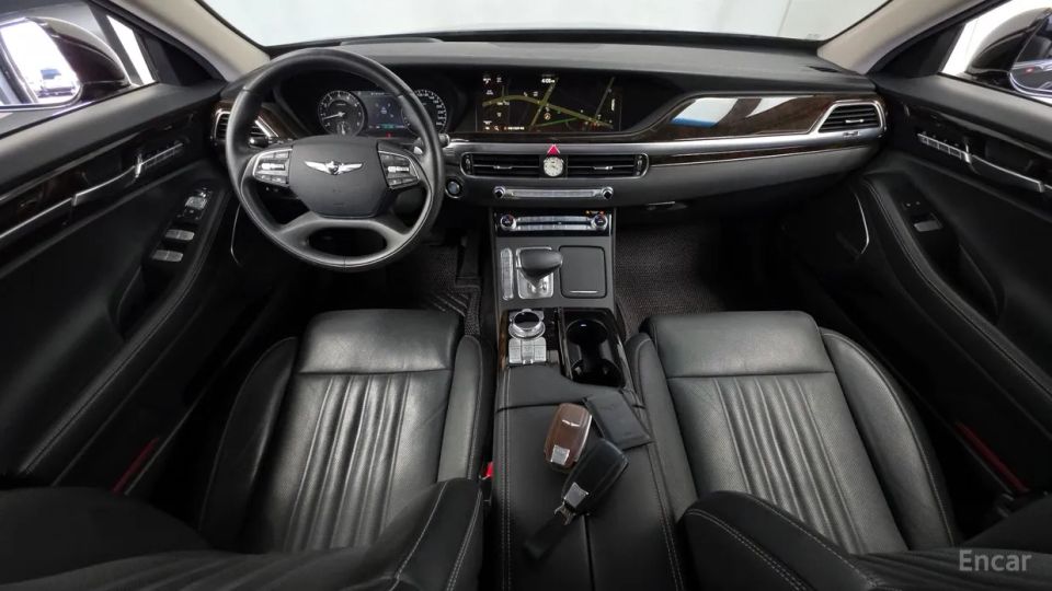 Genesis G90