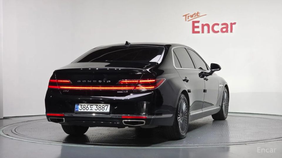 Genesis G90
