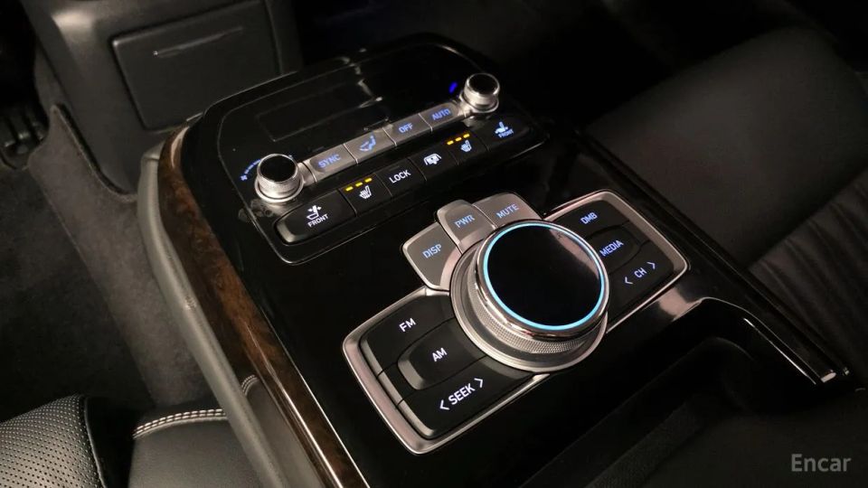 Genesis G90