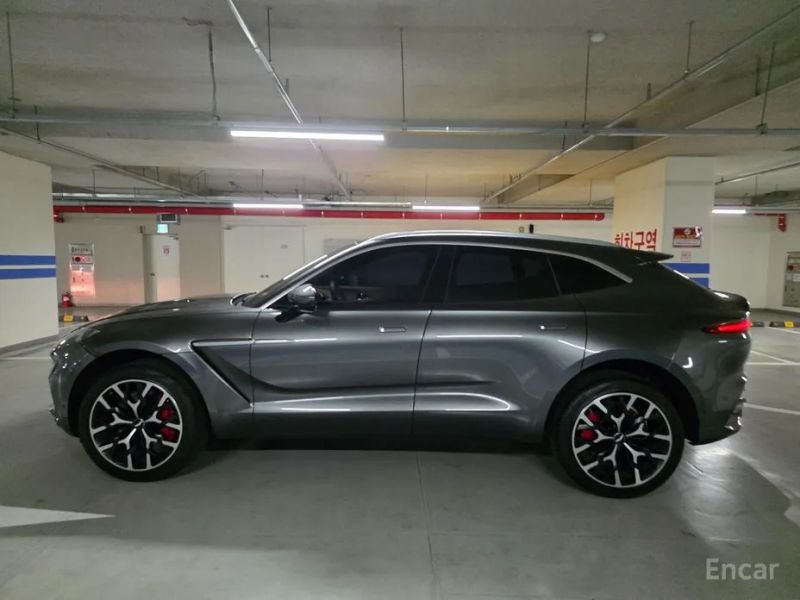 Astonmartin DBX
