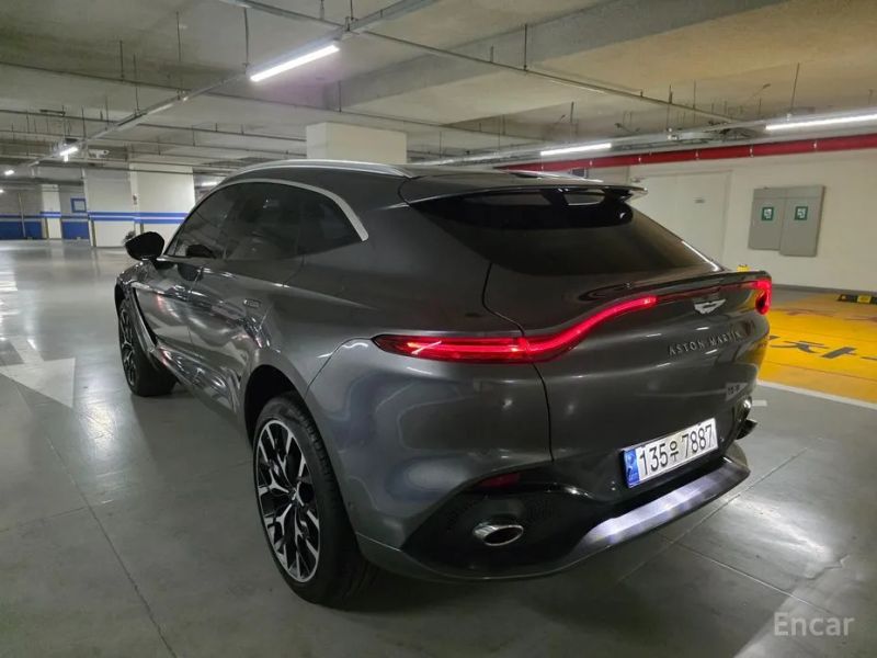Astonmartin DBX