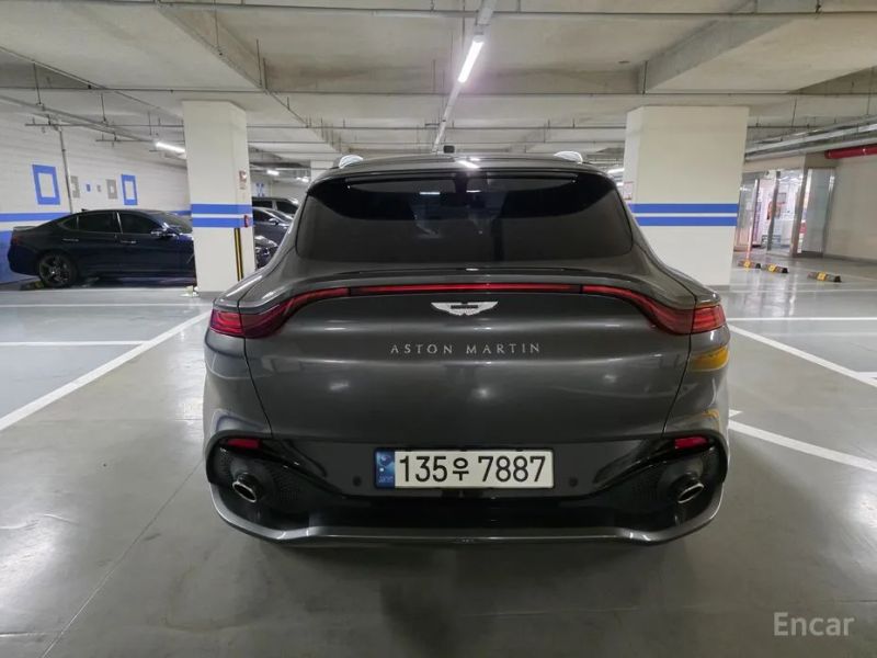 Astonmartin DBX