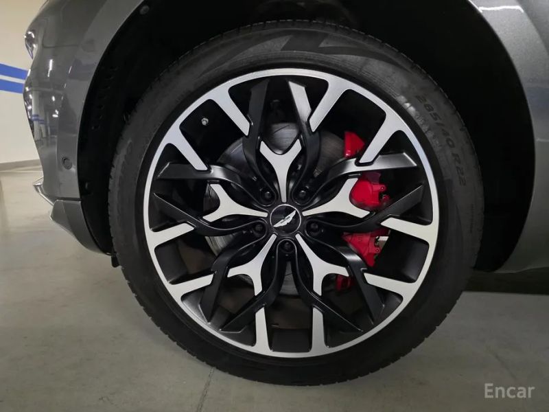 Astonmartin DBX