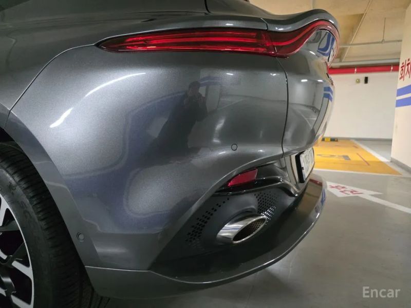 Astonmartin DBX