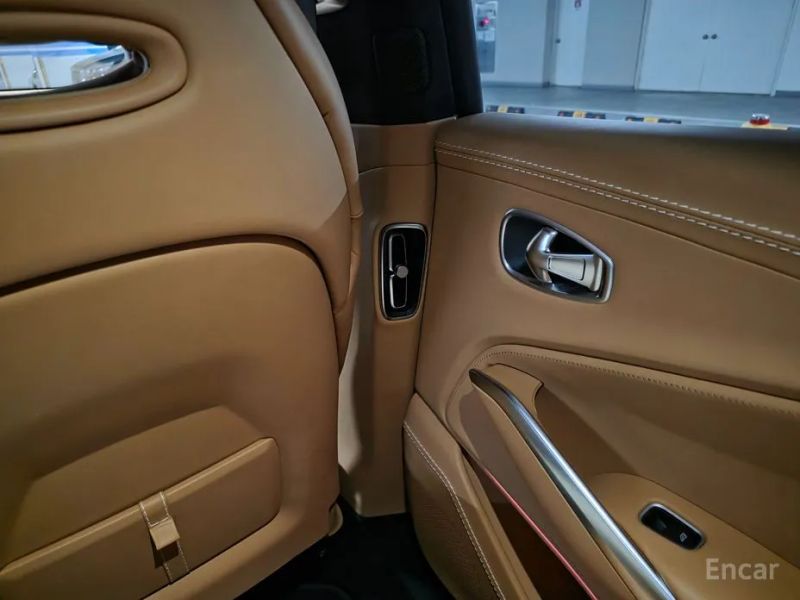 Astonmartin DBX