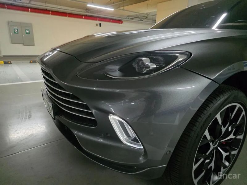 Astonmartin DBX